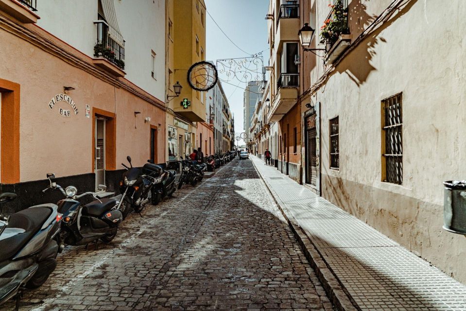 Cadiz Private Guided Walking Tour - Key Points