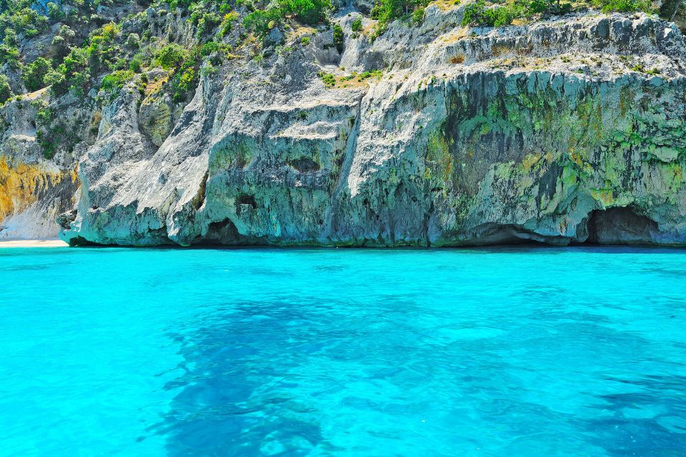 capri private boat island tour Capri: Private Boat Island Tour