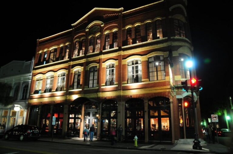 Charleston: Historic District Haunted Pub Crawl Tour
