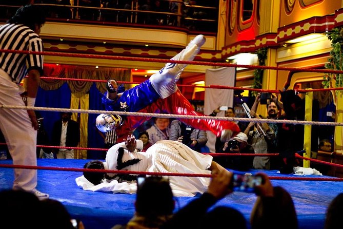 Cholitas Wrestling Match in La Paz - Key Points