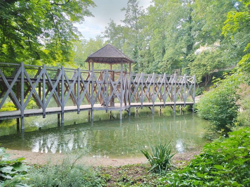 Clos Lucé: Da Vinci's Castle Private Guided Tour With Ticket - Key Points