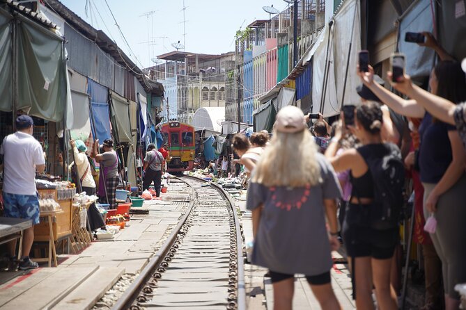 Day Tour From Bangkok to Maeklong and Damnoensaduak Market By Bus - Key Points