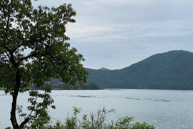 Easy Short Hiking Along The Beautiful Fewa Lake