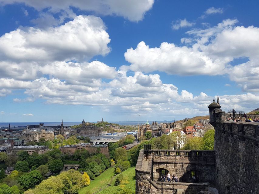 Edinburgh Castle: Guided Tour With Live Guide - Key Points