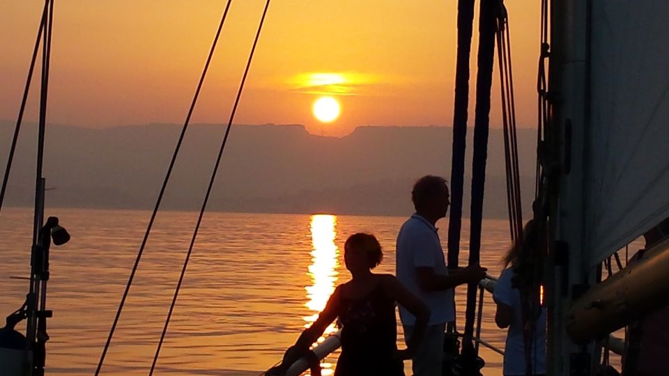 estepona sunset sailboat cruise with drink Estepona: Sunset Sailboat Cruise With Drink