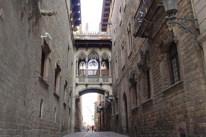 explore the gothic district and sagrada familia Explore the Gothic District and Sagrada Familia