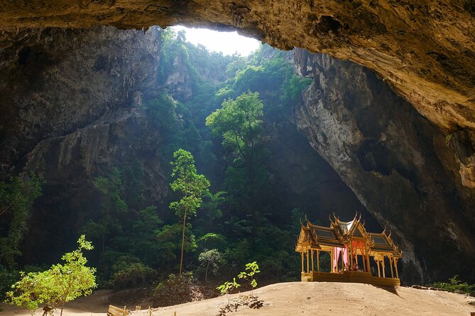 Explore the Majestic Cave of Sam Roi Yod - Key Points