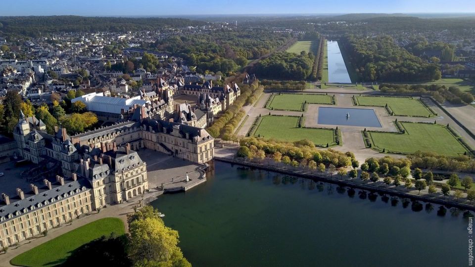 Fontainebleau: Private Round Transfer From Paris - Key Points