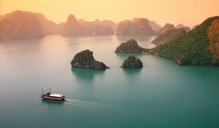 From Hanoi: Deluxe Halong Bay 1-Day Guided Tour With Lunch