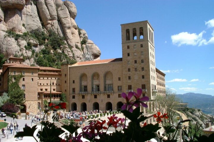 From LLoret De Mar: Full-Day Trip to Montserrat - Key Points