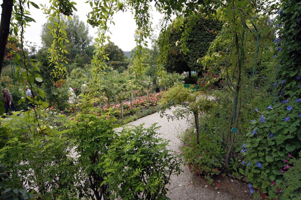 From Paris: Giverny and Monet's Home Day Trip - Key Points