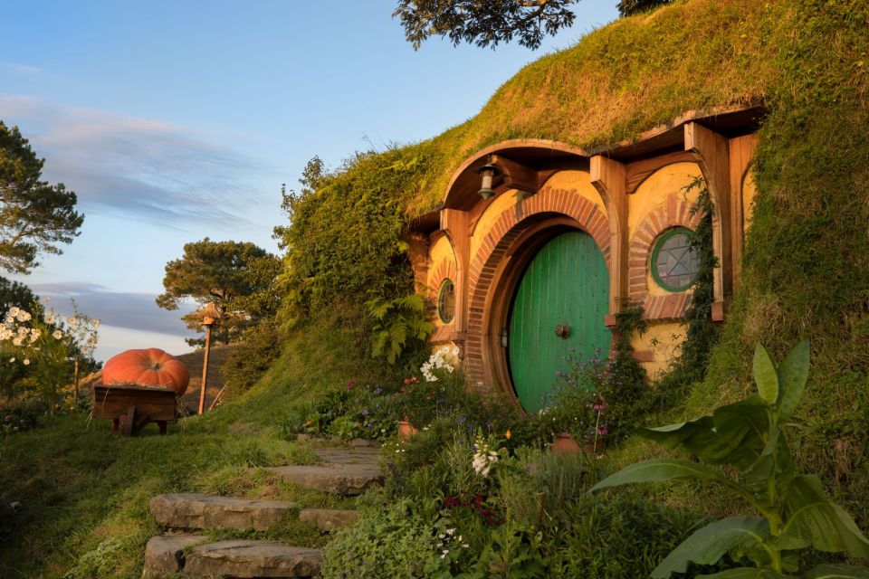 From Rotorua: Hobbiton Movie Set Tour With Festive Lunch - Key Points