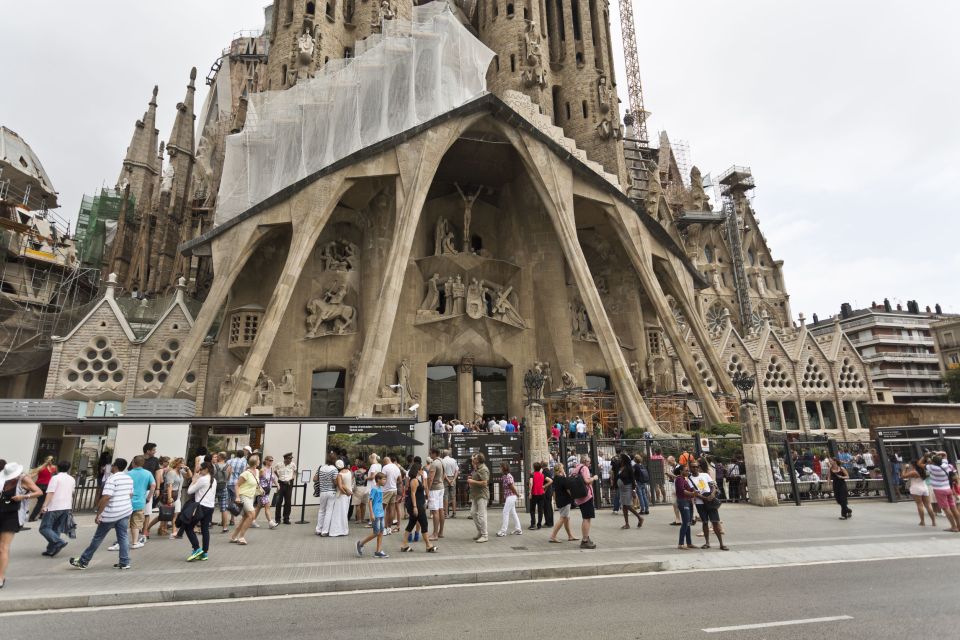Gaudi's Masterpieces Private Tour in Barcelona - Key Points