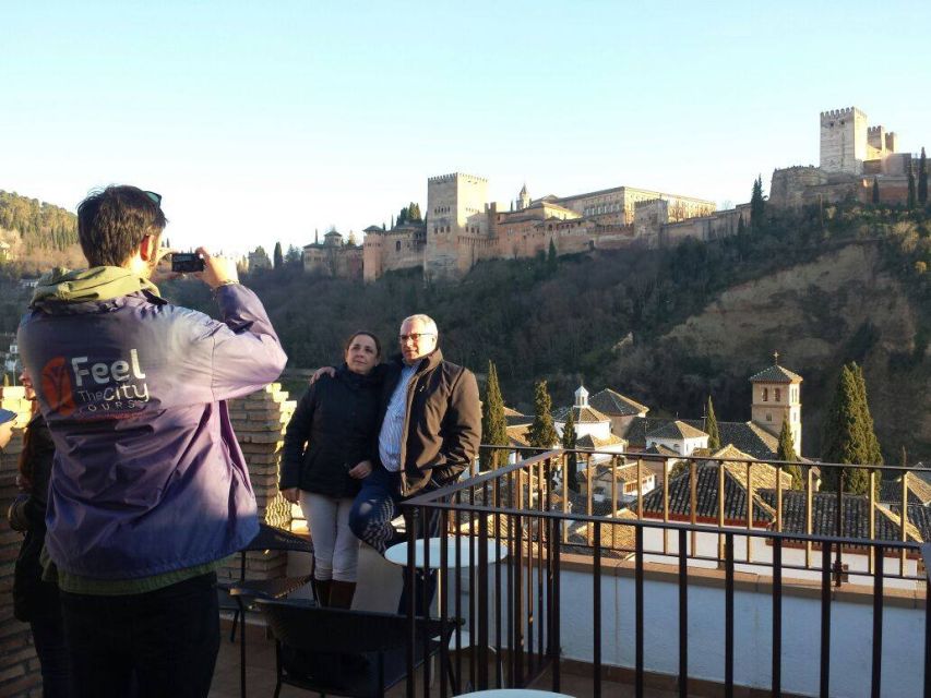 Granada: Albaicín and Sacromonte 2.5-Hour Walking Tour - Key Points