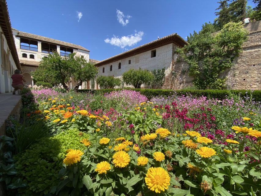 Granada: Alhambra, Alcazaba, and Generalife Private Tour - Key Points