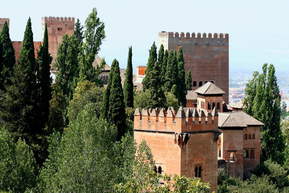 Granada: Alhambra Guided Tour W/ Nasrid Palaces & City Pass - Key Points