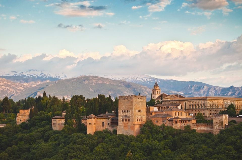 Granada: Alhambra Guided Tour With Nasrid Palaces - Key Points