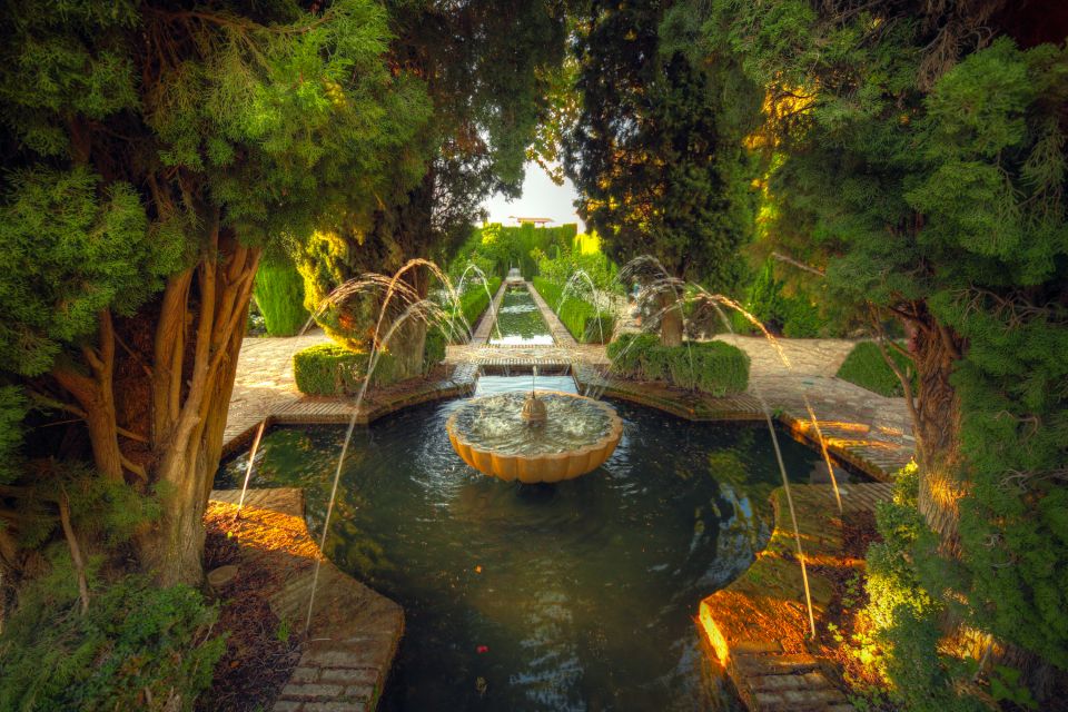 Granada: Alhambra Palace Guided Tour - Key Points