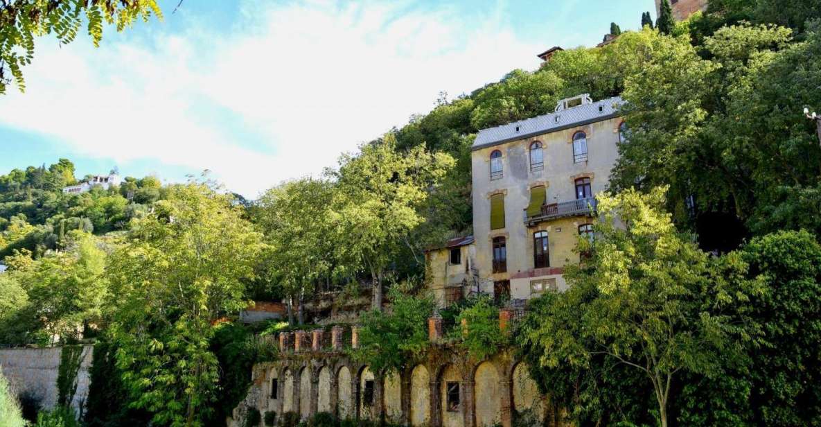 Granada: Guided Albaicin, Sacromonte, and Viewpoints Tour - Key Points