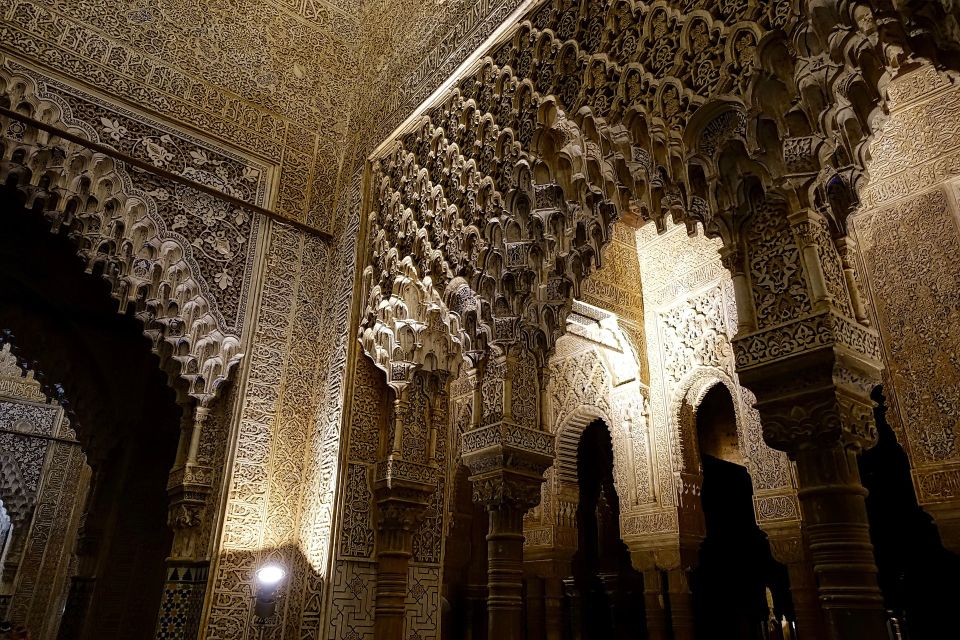 Granada: Night Visit to the Alhambra & Nasrid Palaces - Key Points