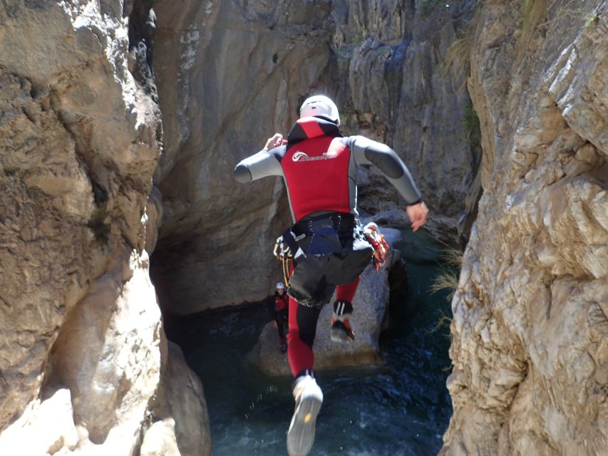 Granada: Río Verde X-Pro Canyoning Private Tour - Key Points