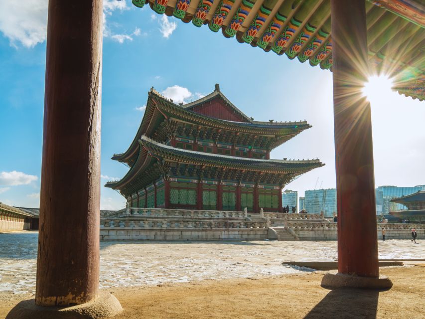 Gyeongbok-Gung and Seochon Walking Tour With Coin Lunchbox - Key Points