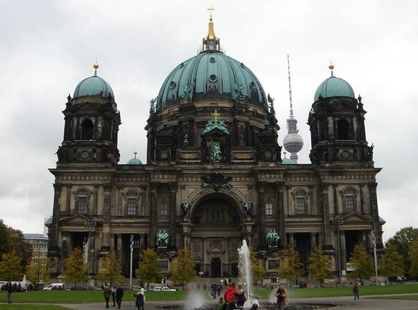 Half Day Walking Tour in Berlin - Key Points