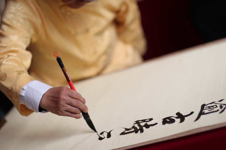 Ho Chi Minh City: Private Calligraphy Workshop With Tea - Key Points