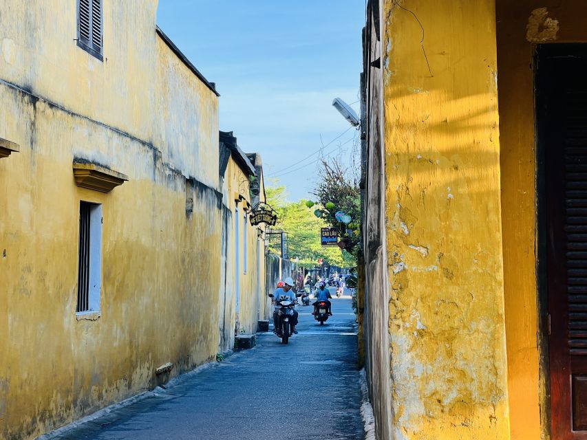 Hoi An: Guided Tour of Town and Fish Market With Breakfast - Key Points