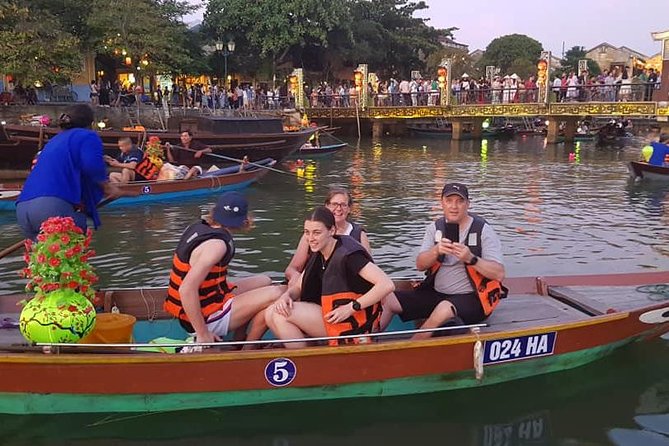 Hoi an Nightlife Tour With Hoi an Ancient Walking Tour, Boat Ride, Night Market - Nighttime Exploration