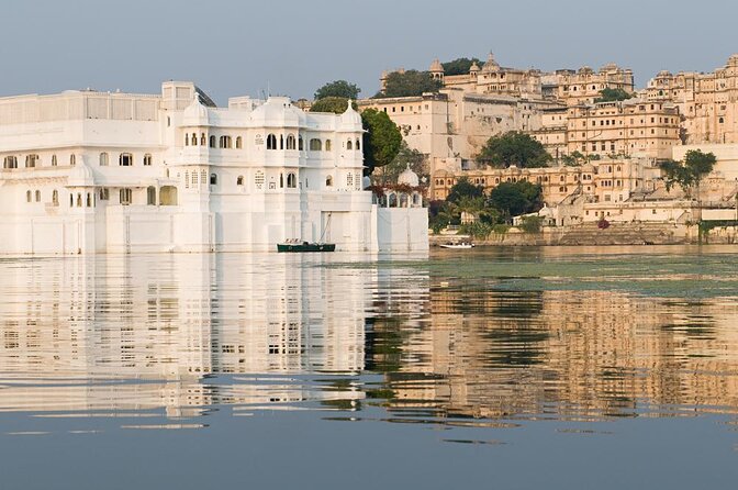 Jag Mandir Island Dinner With Lake Pichola Boat Ride Transfers - Key Points