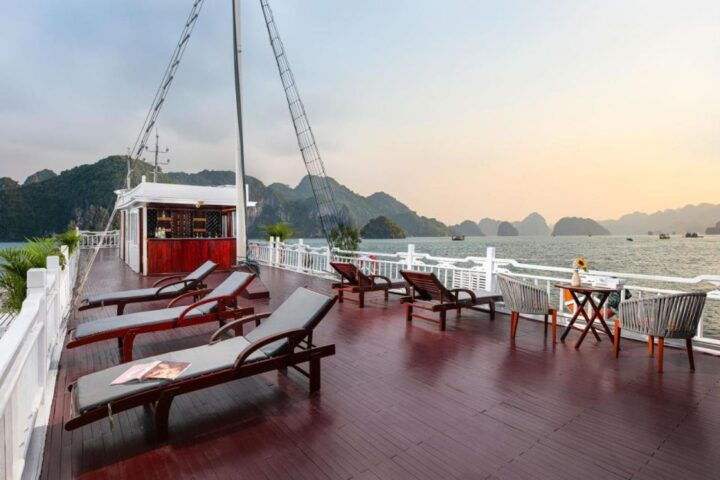 La Regina 4 Star Cruise - Halong Bay & Bai Tu Long Bay - Key Points