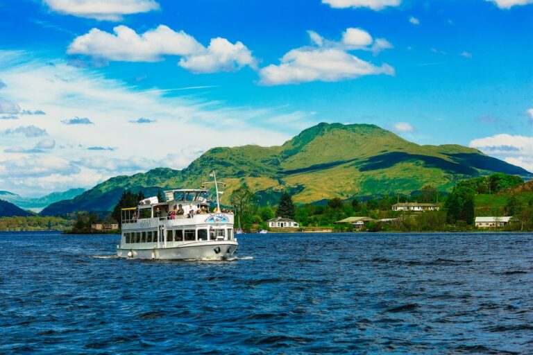 Loch Lomond: Scottish Highlands Sightseeing Cruise
