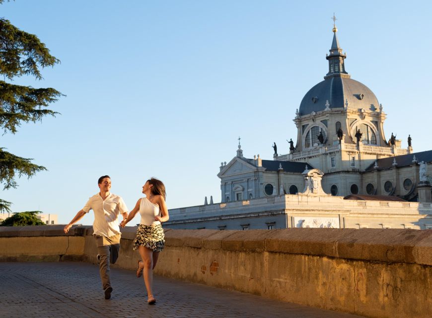 Madrid: Romantic Photoshoot for Couples - Key Points