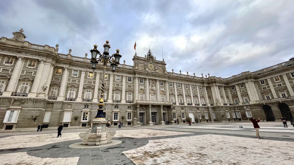 Madrid: Royal Palace Entry Ticket and Small Group Tour - Key Points