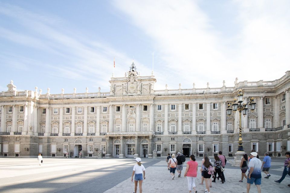 Madrid: Royal Palace Tour, Flamenco Show, & Tapas With Drink - Key Points