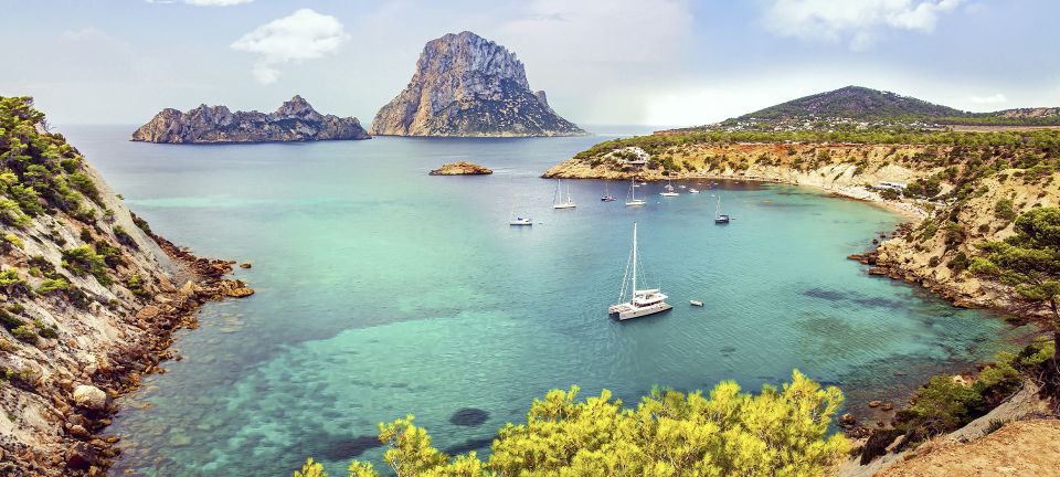 Mallorca & Ibiza Tour (Ink. Ferry, City, Beach, Club, Tapas) - Key Points