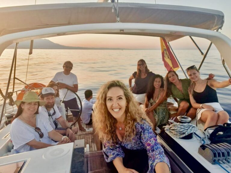 Marbella: Sunset Luxury Sailing Cruise in Puerto Banús