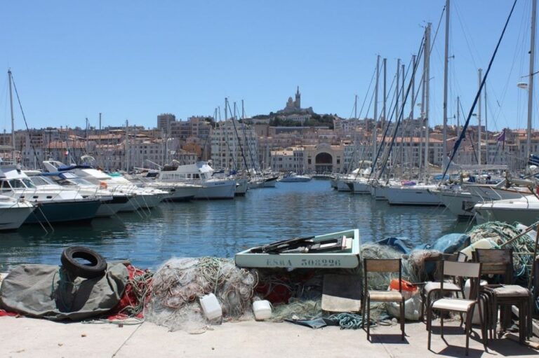 Marseilles: Between Land and Sea 8-Hour Tour