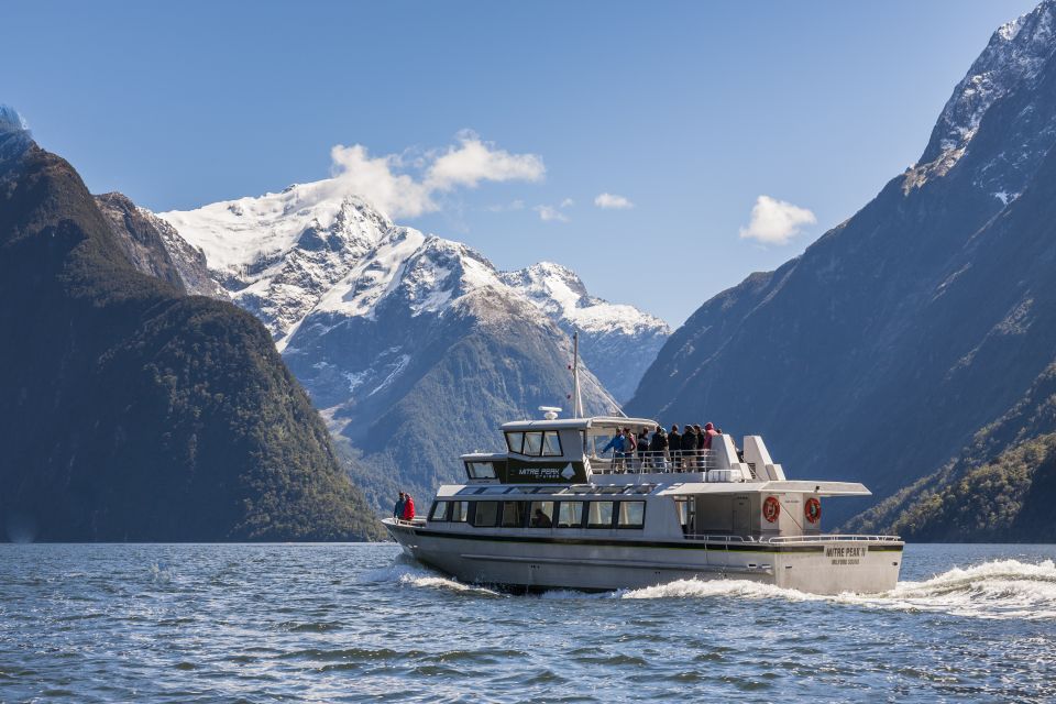 milford track full day guided hike and nature cruise Milford Track: Full Day Guided Hike and Nature Cruise
