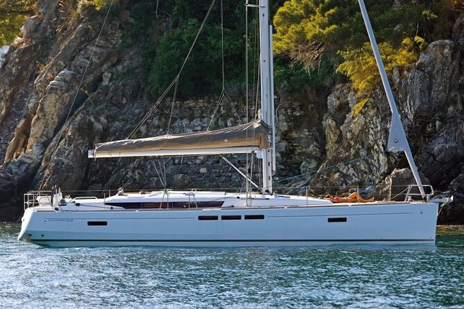 Modern Sailboat Rental for 2 Hours for 12 People Barcelona - Key Points