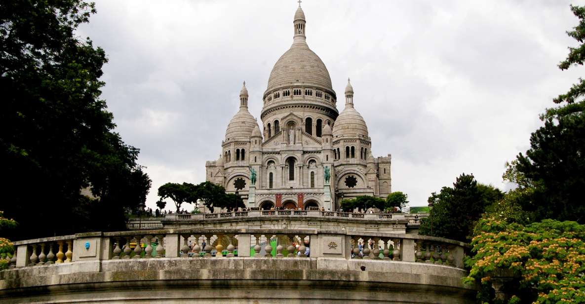 Montmartre Self-Guided Walking Tour and Scavenger Hunt - Key Points