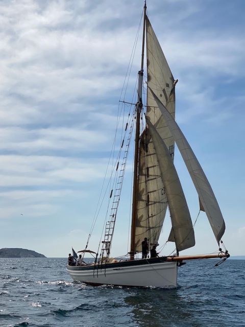 Morning Sail on a Classic Ketch - Key Points