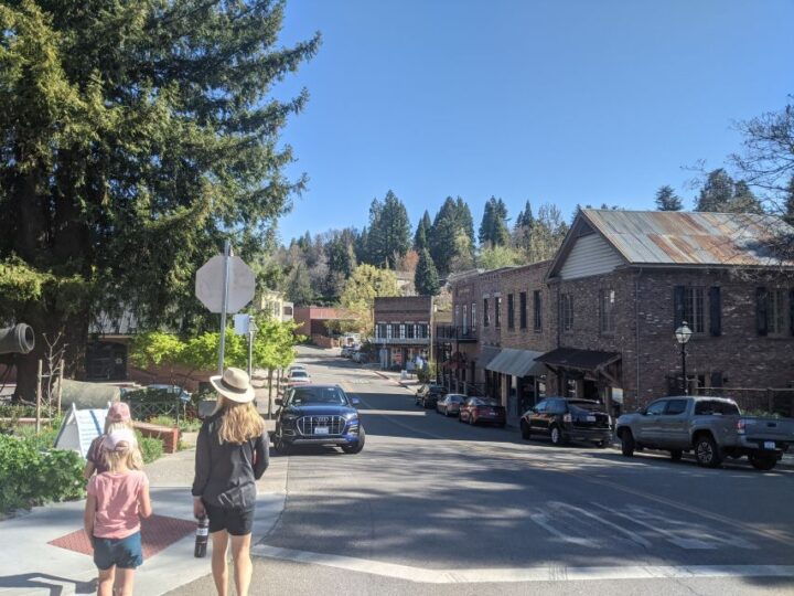 Nevada City, California: Scavenger Hunt Walking Tour - Key Points