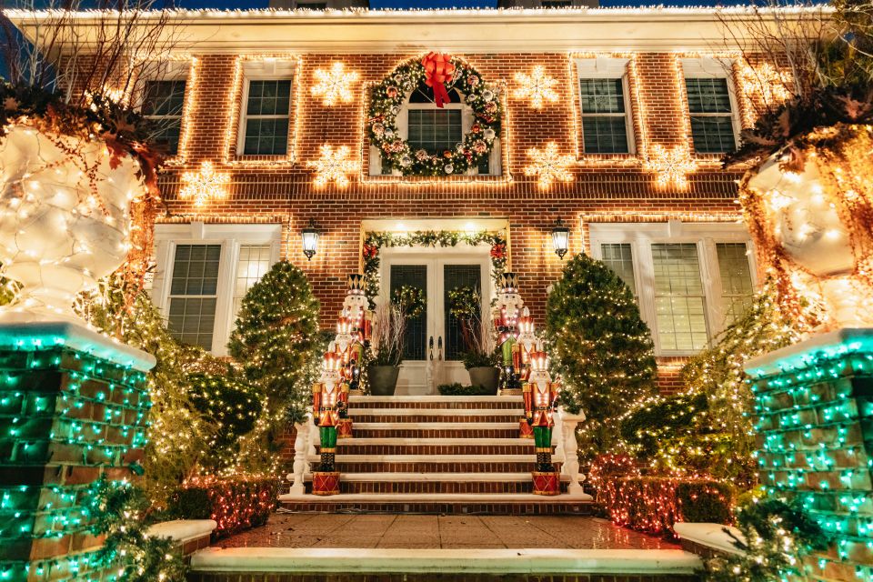 NYC: Dyker Heights Christmas Lights & Skyline View Bus Tour - Key Points