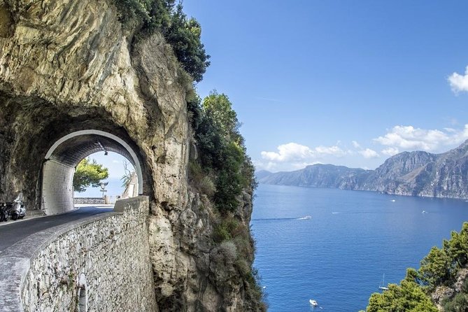 One Way Transfer From/To Positano and Naples - Key Points