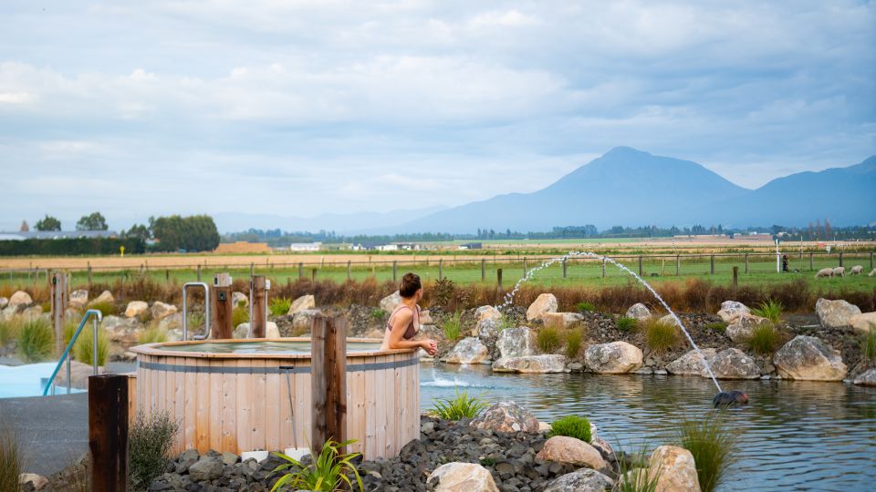 ŌPuke Thermal Pools: Adults-Only Entry With Swim up Bar - Key Points