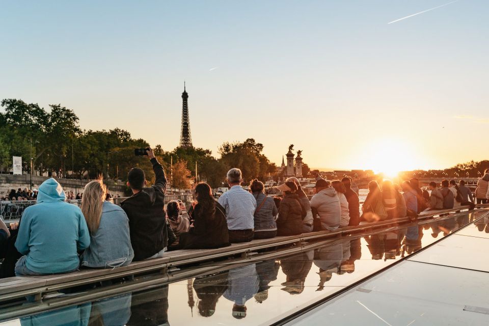 Paris: 1-Hour Sightseeing Cruise With Bistro Dinner - Key Points
