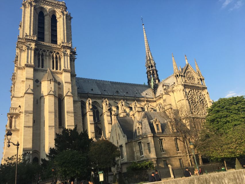 Paris: Explore Île De La Cité With a Local - Key Points