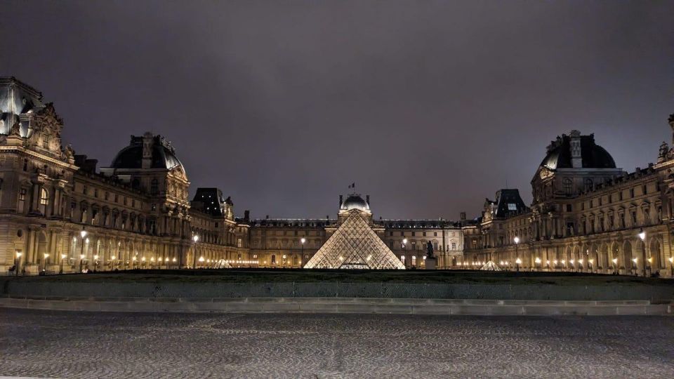 Paris : Late Night Louvre Tiny Group Tour - Key Points